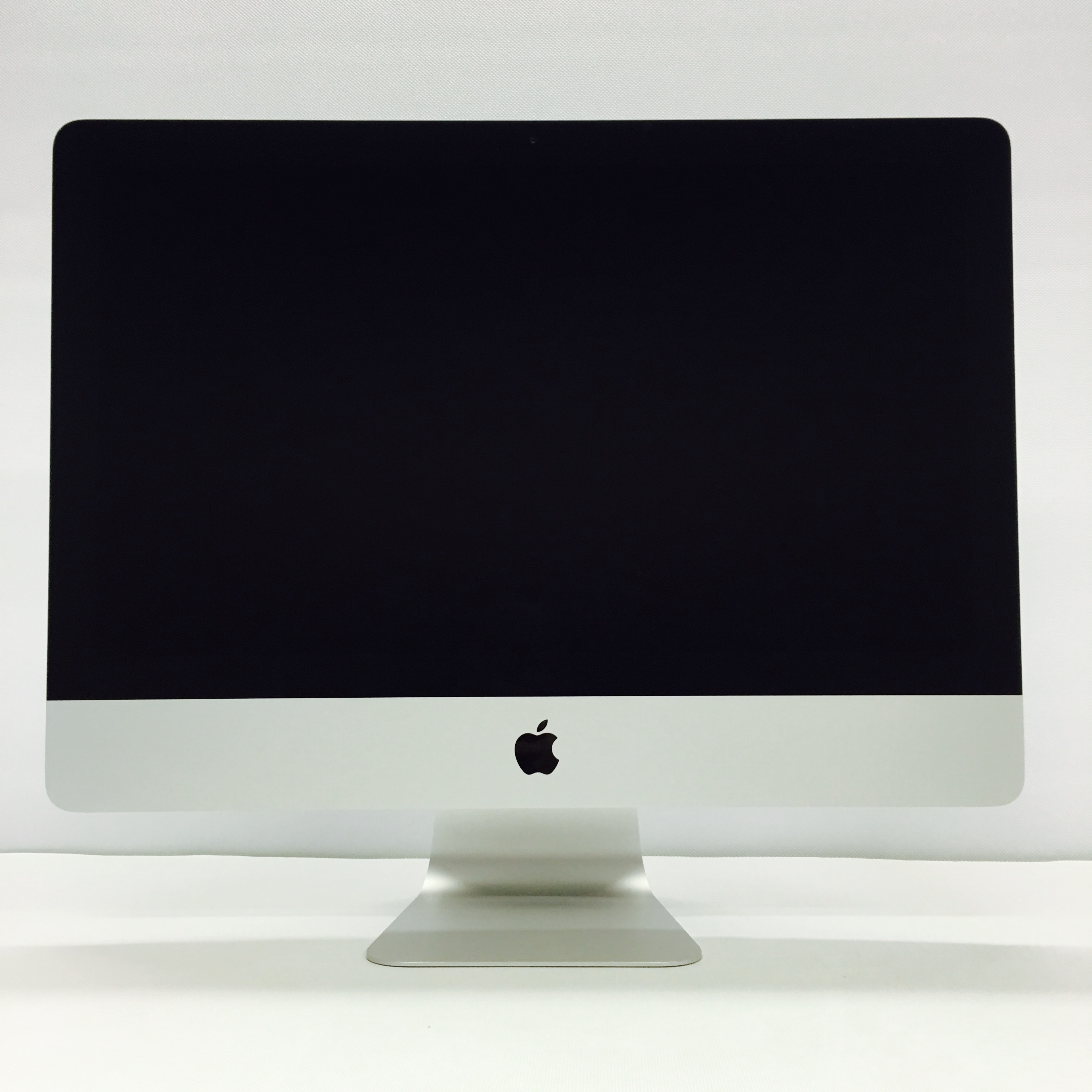 iMac 21.5" Retina 4K Late 2015 (Intel Quad-Core i5 3.1 GHz 8 GB RAM 256 GB SSD), Intel Quad-Core i5 3.1 GHz, 8 GB RAM, 256 GB SSD, image 1